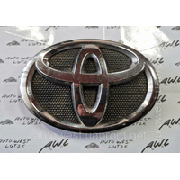 Емблема решітки радіатора Toyota Camry V40 75311-06060 (дефект)