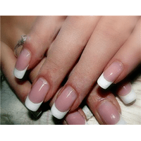 Нарощення нігтів гелем «французький манікюр»