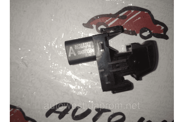 Кнопка склопідіймача дверей Mitsubishi Outlander 2014 8608A242 - NaVolyni.com