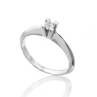 Заручальний перстень з діамантом
