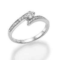 Заручальний перстень з діамантами