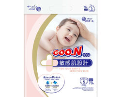 Підгузки GOO.N Plus для дітей 4-8 кг (розмір S, на липучках, унісекс, 70 шт.)