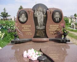 Подвійні памятники на кладовище Луцьк