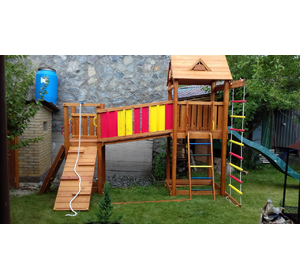 Дитячий майданчик Spielplatz Томас Брукліні з лазнями та канатною драбиною