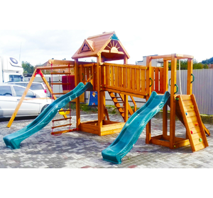 Дитячий майданчик Spielplatz Томас Брукліні з двома гірками, лазами, канатною драбинкою та подвійною гойдалкою