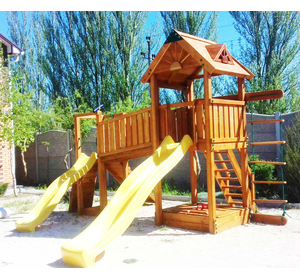 Дитячий майданчик Spielplatz Томас Брукліні з лазнями, канатною драбинкою та двома гірками