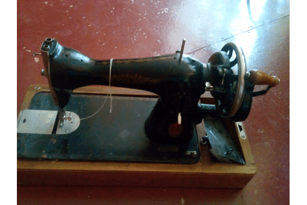 Стара швейна машина - NaVolyni.com
