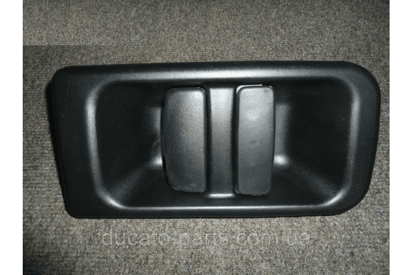 Ручка дверей бічної правої зсувної зовнішньої Renault Master 7700352420 - NaVolyni.com
