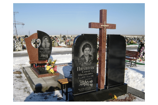 Памятники на кладбище - NaVolyni.com
