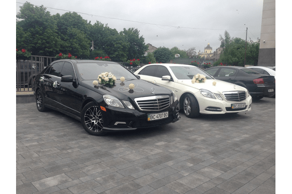 Прокат авто на весілля Mercedes E212 - NaVolyni.com